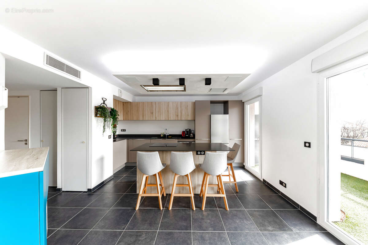 Appartement à SAINT-LAURENT-DU-VAR