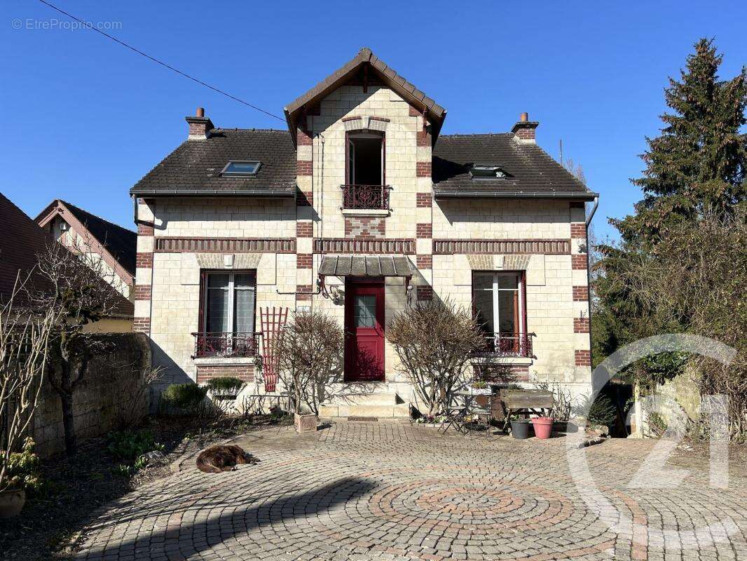 Maison à VERNEUIL-EN-HALATTE