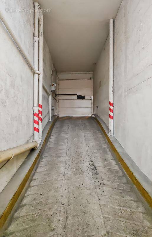 Parking à PARIS-20E