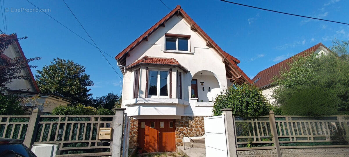 Maison à SAVIGNY-SUR-ORGE