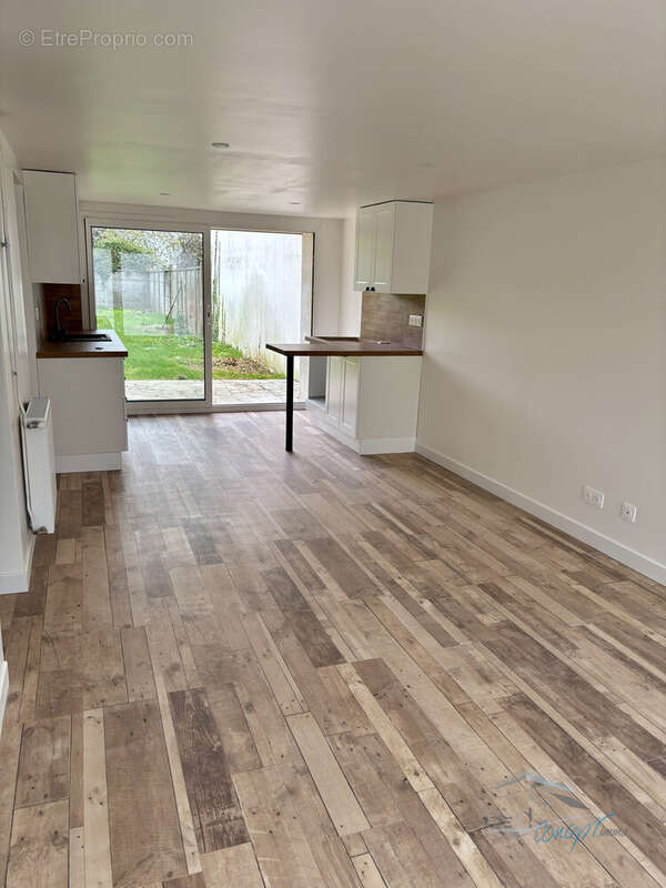 Appartement à LARDY