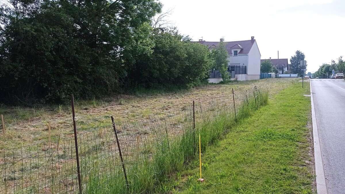 Terrain à GOMETZ-LE-CHATEL