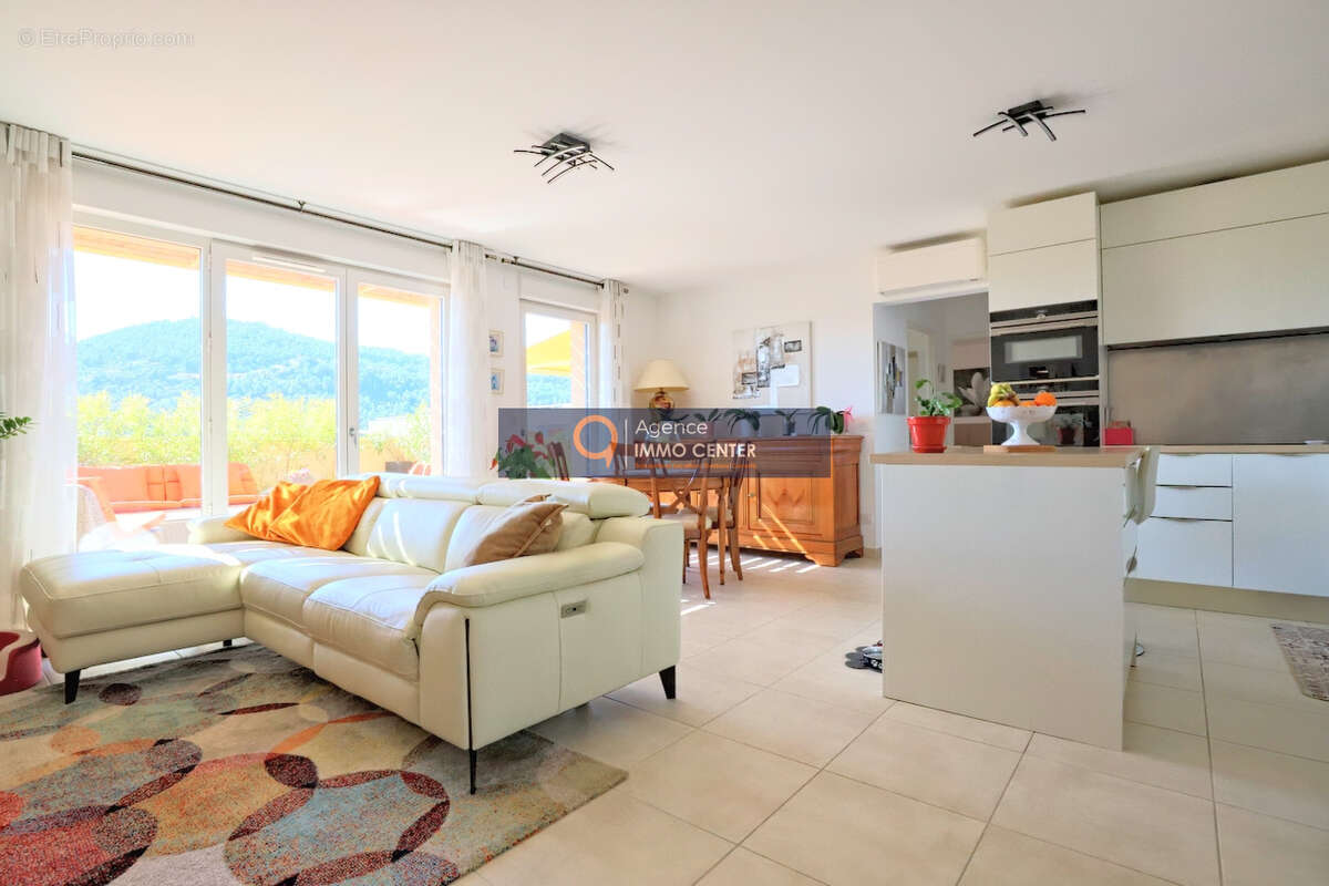 Appartement à SOLLIES-PONT