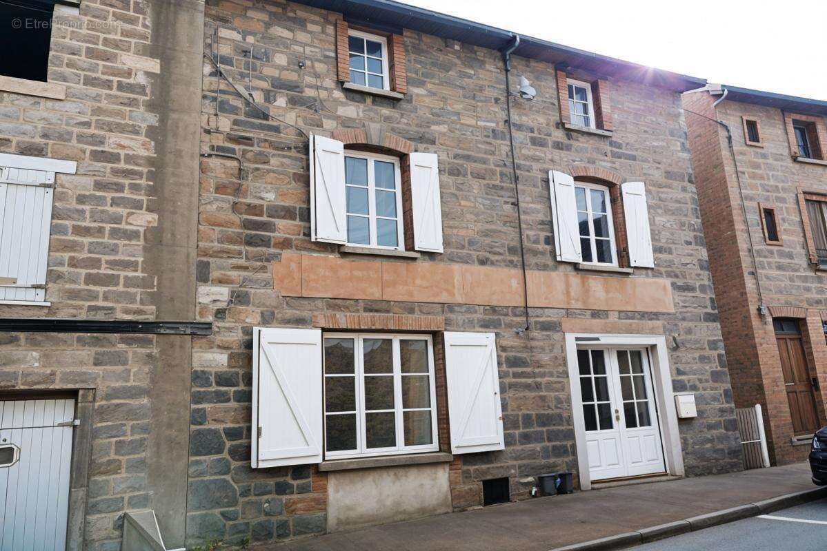 Maison à SAINT-JUST-D&#039;AVRAY