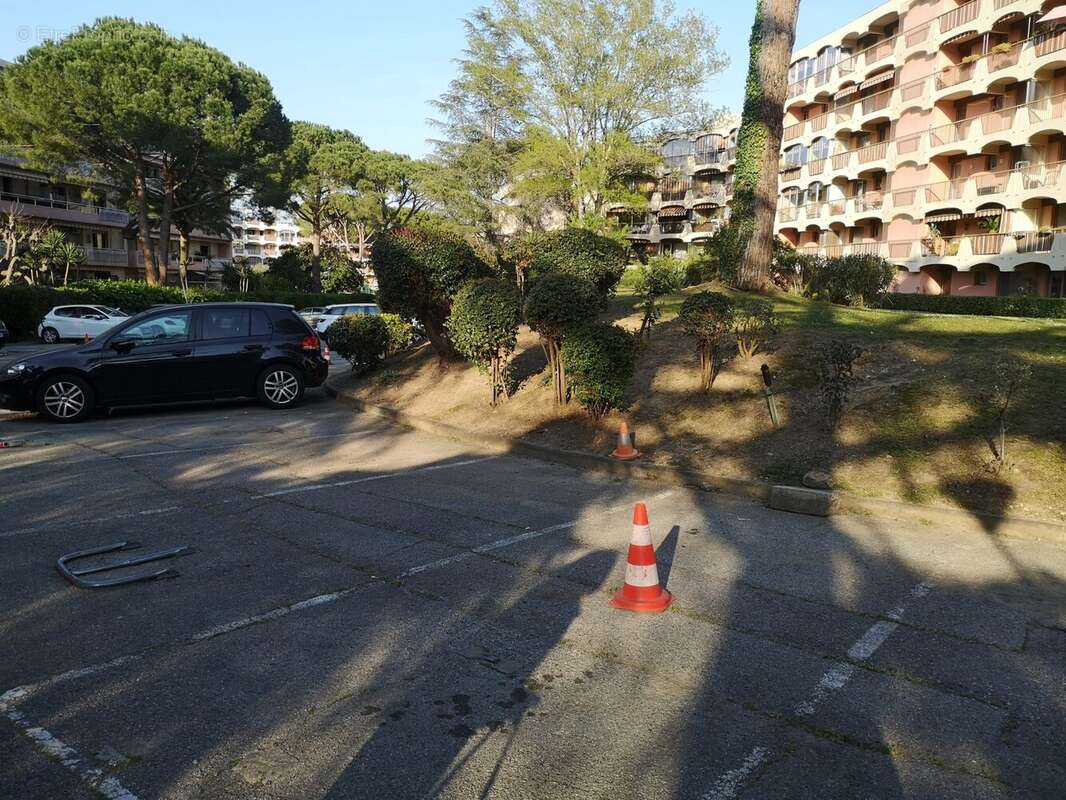 Parking à MANDELIEU-LA-NAPOULE