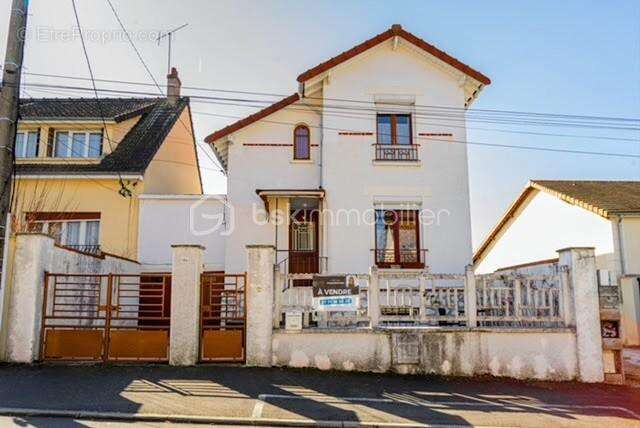 Maison à DAMMARIE-LES-LYS