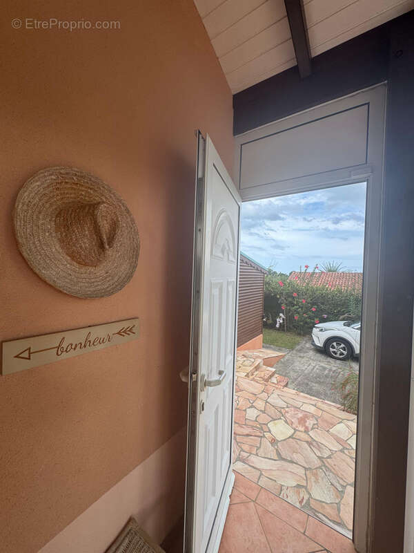 Maison à BAIE-MAHAULT