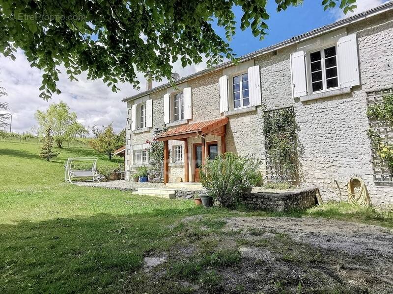 Maison à LIGNIERES-SONNEVILLE