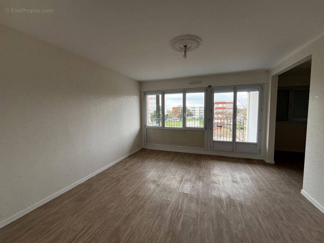 Appartement à LES PONTS-DE-CE