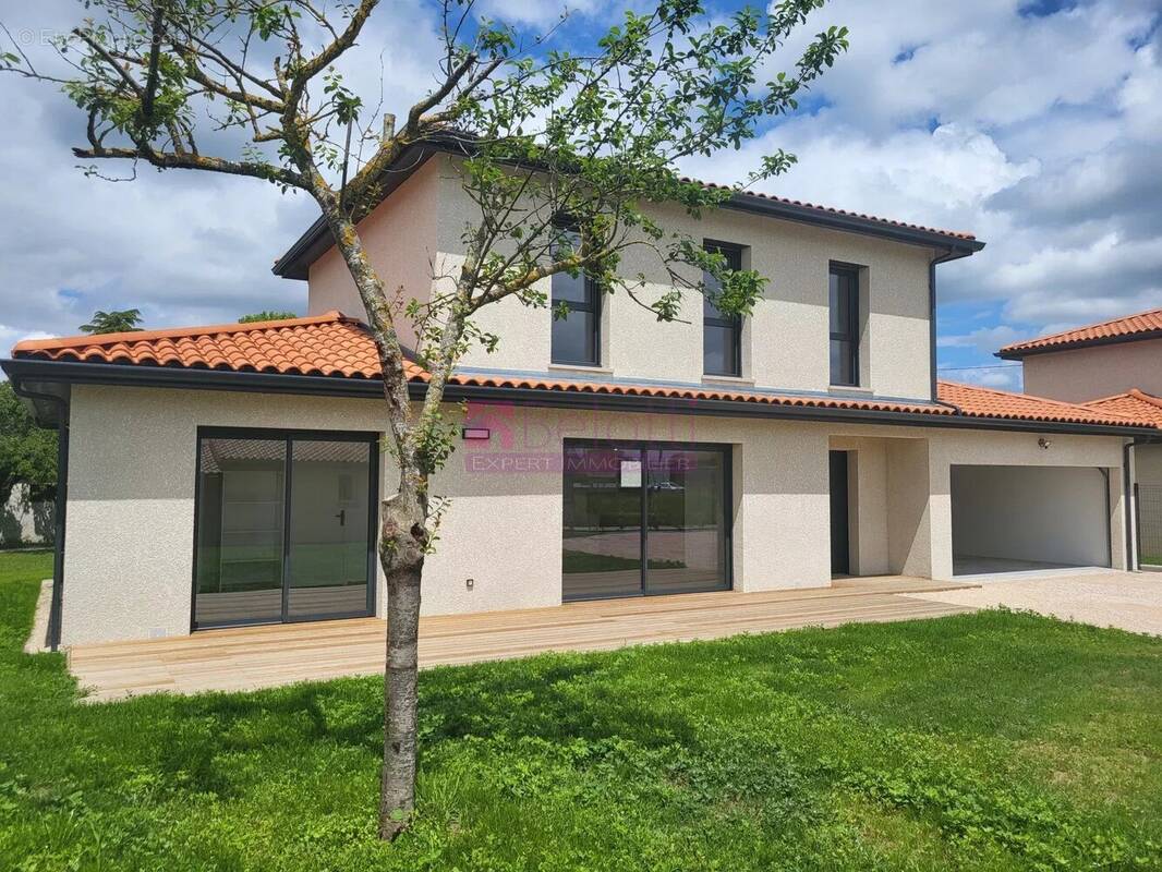 Maison à PINS-JUSTARET