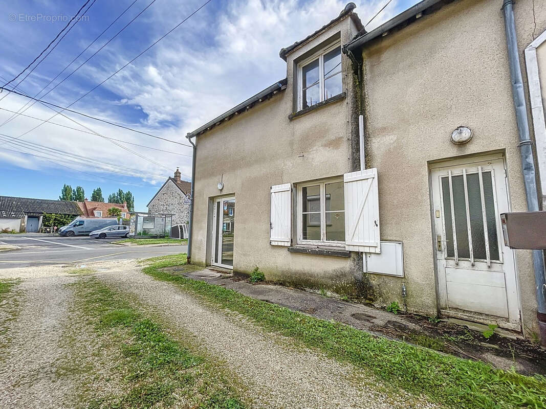 Maison à LE CHATELET-EN-BRIE