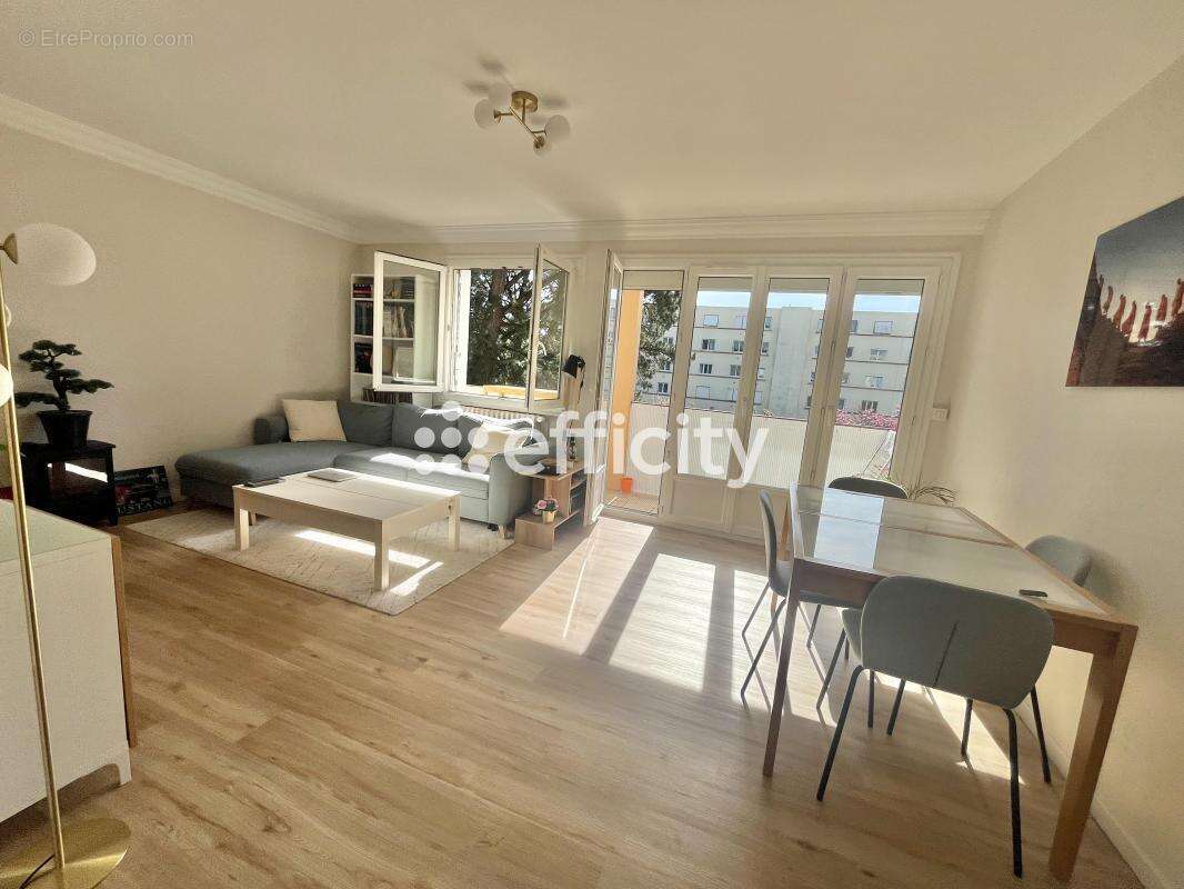 Appartement à SAINT-SEBASTIEN-SUR-LOIRE