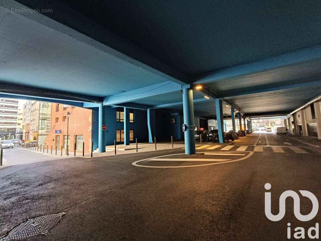 Photo 4 - Parking à SURESNES