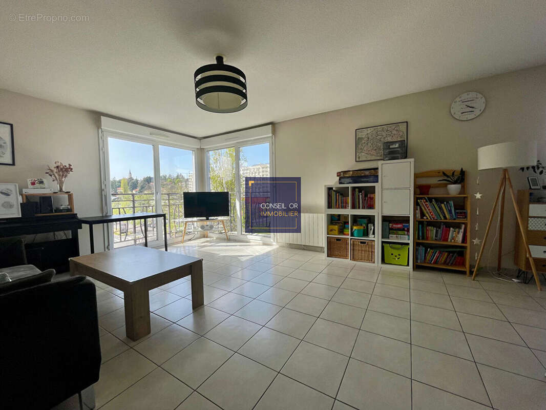 Appartement à SAINT-GENIS-LAVAL