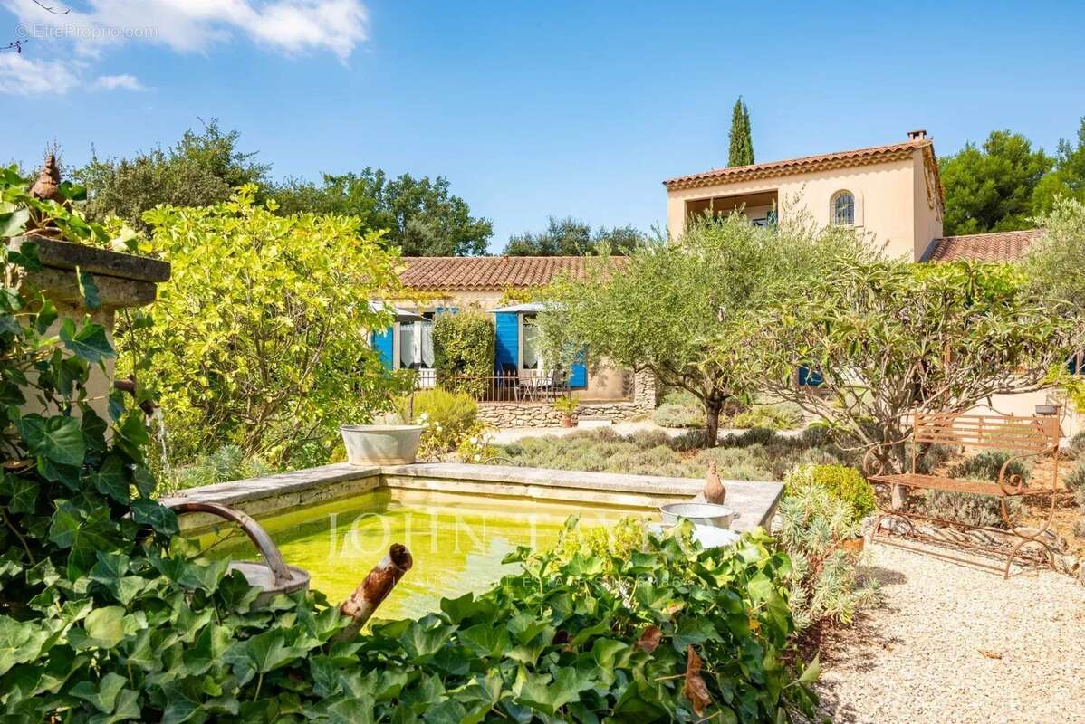Maison à LACOSTE