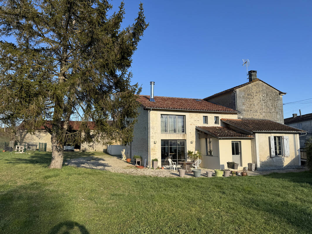 Maison à CHATEAUNEUF-SUR-CHARENTE