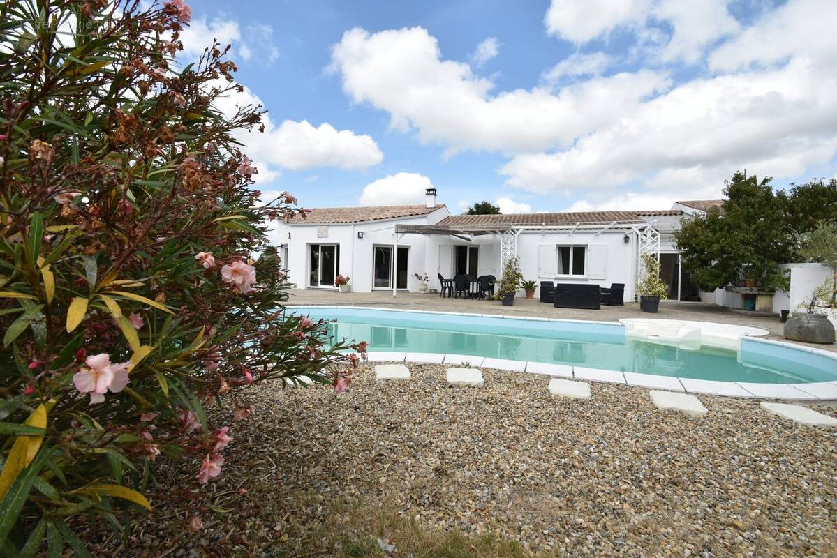 Maison à TONNAY-CHARENTE