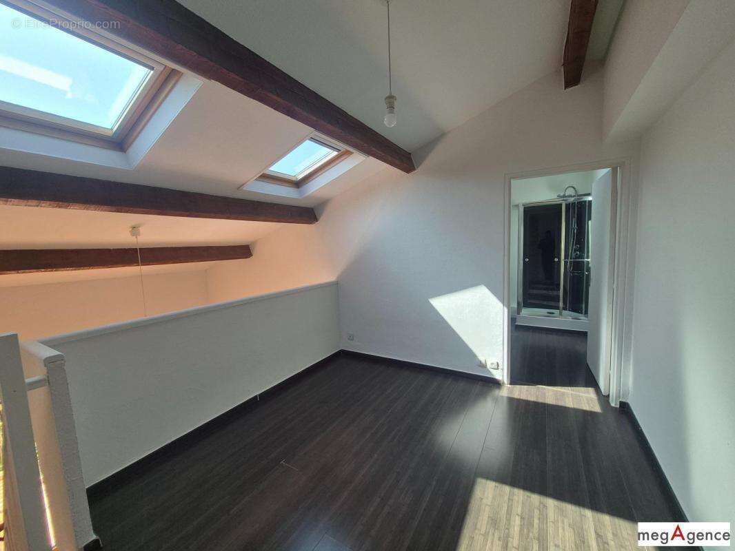 Appartement à LA CRAU