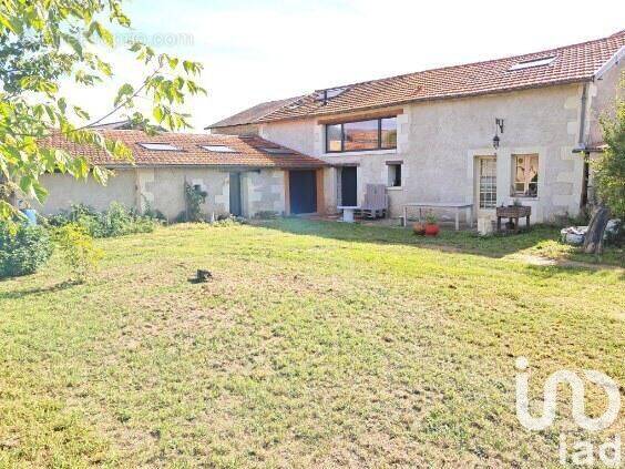 Photo 1 - Maison à LENCLOITRE