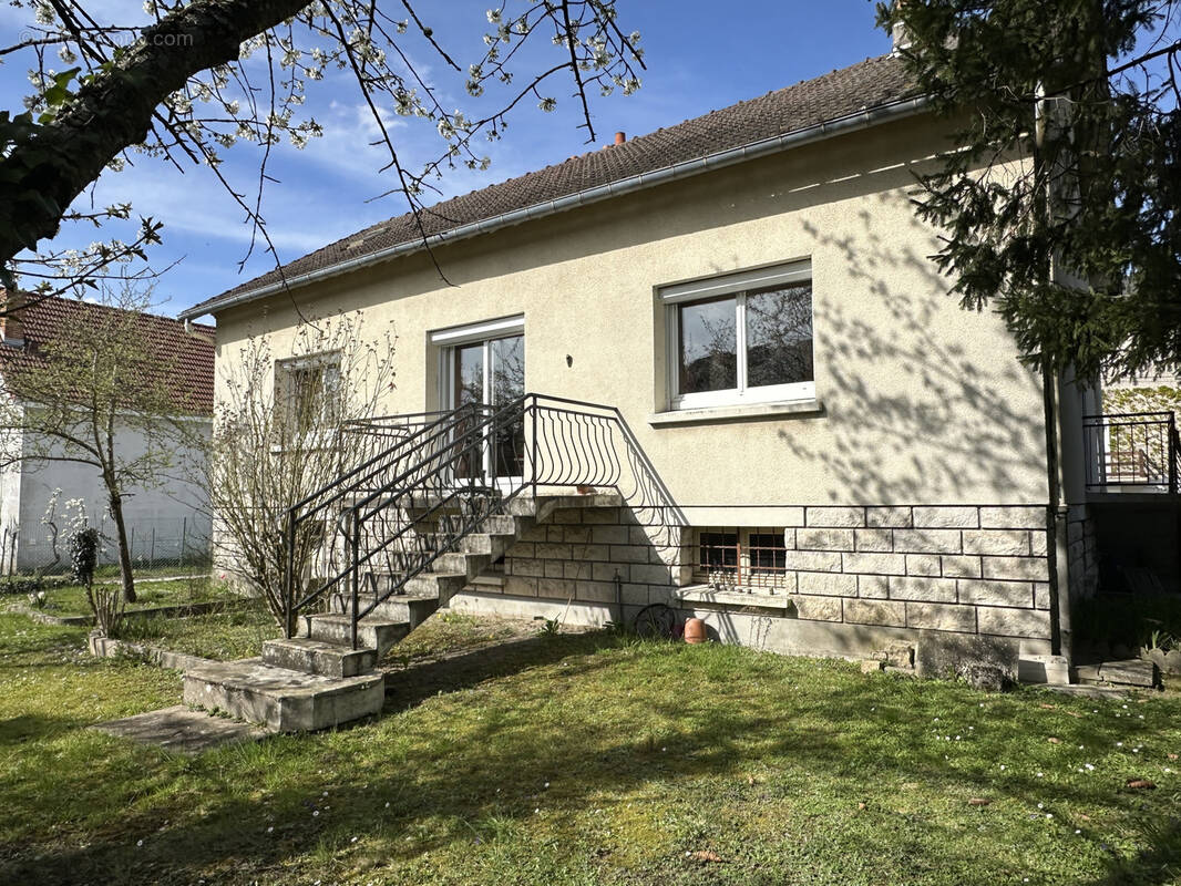 Maison à FLEURY-LES-AUBRAIS