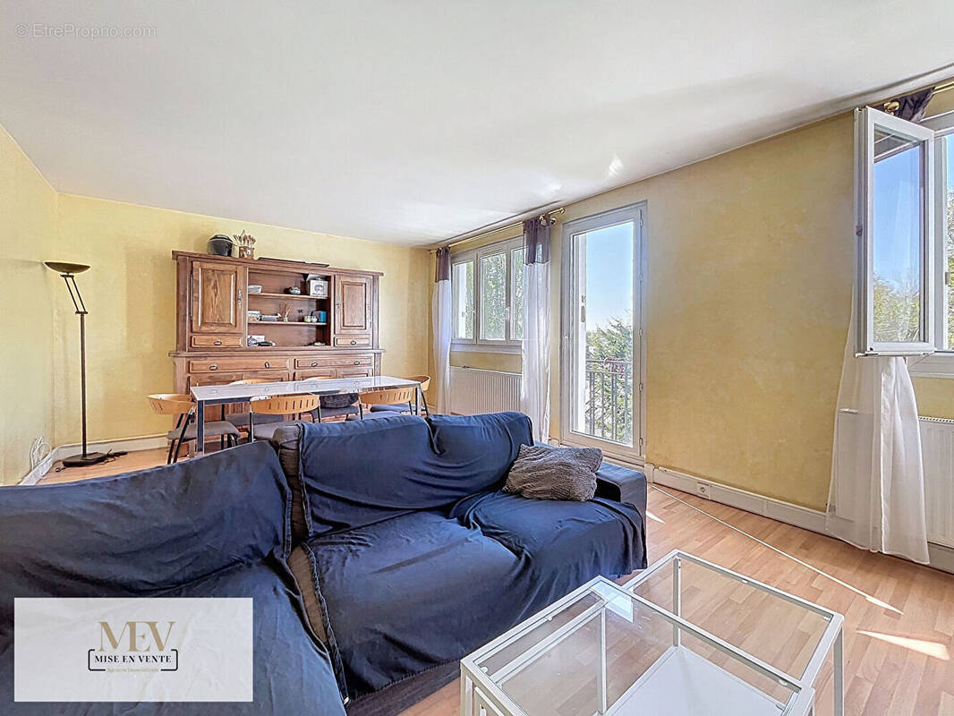 Appartement à LE PLESSIS-TREVISE