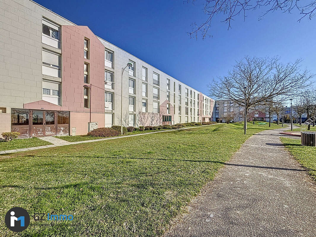 Photo 2 - Appartement à LA CHAPELLE-SAINT-LUC
