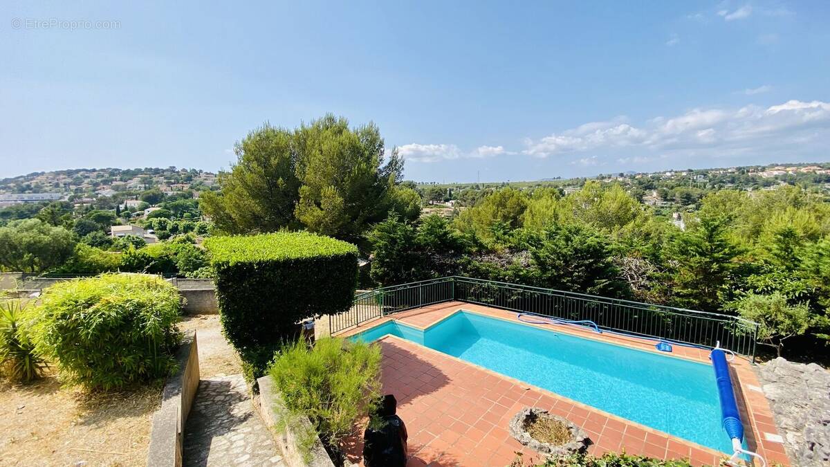 Photo 1 - Maison à CARNOUX-EN-PROVENCE