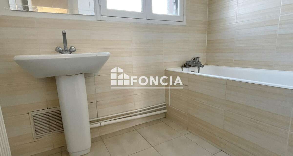 Appartement à LES CLAYES-SOUS-BOIS