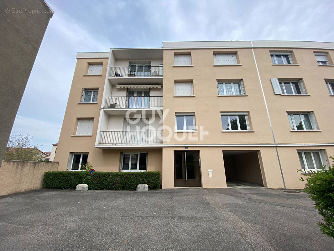 Appartement à PIERRE-BENITE