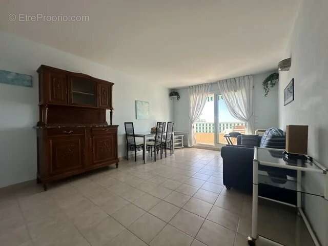 Appartement à SAINT-LAURENT-DU-VAR