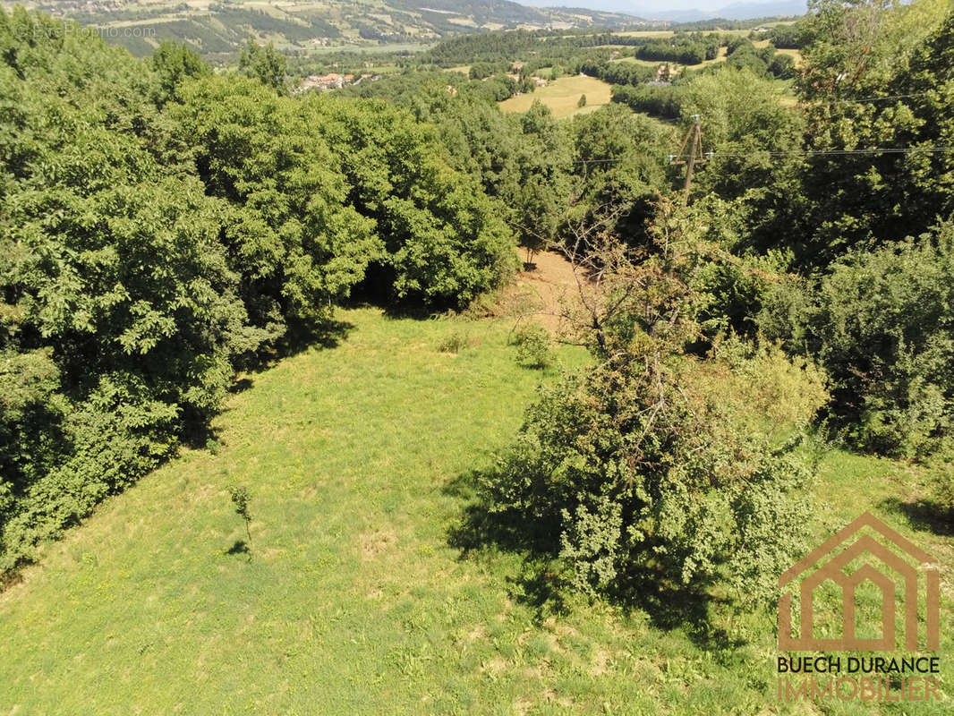 Terrain à MANTEYER