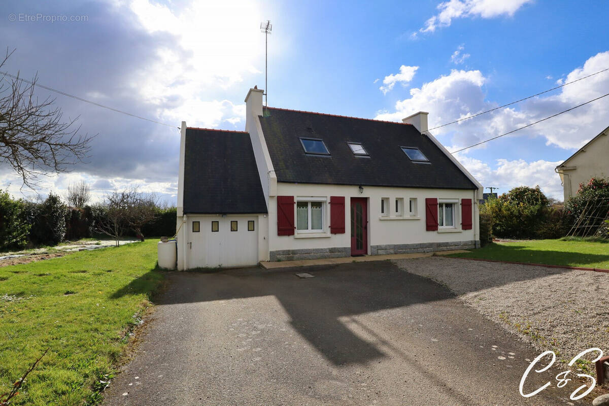 Maison à POULLAN-SUR-MER