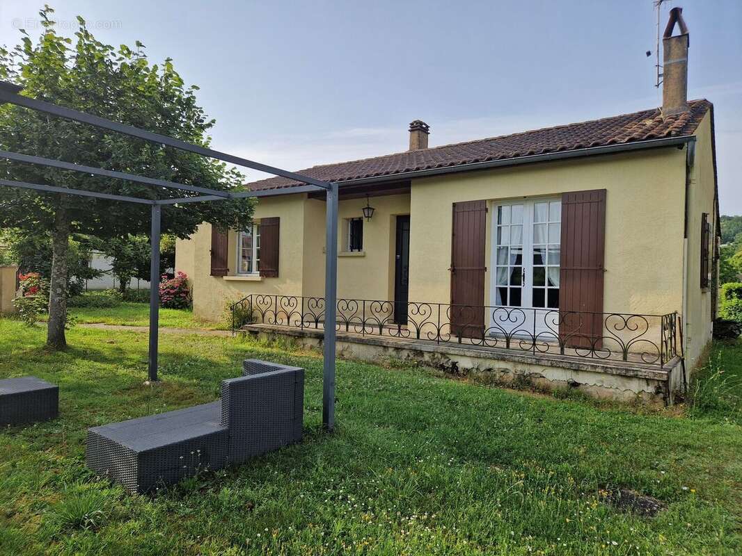 Façade - Maison à SIORAC-EN-PERIGORD