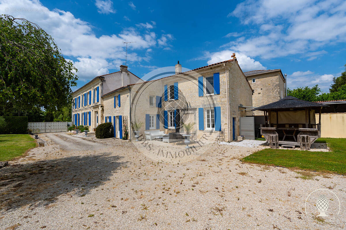 Maison à SURGERES