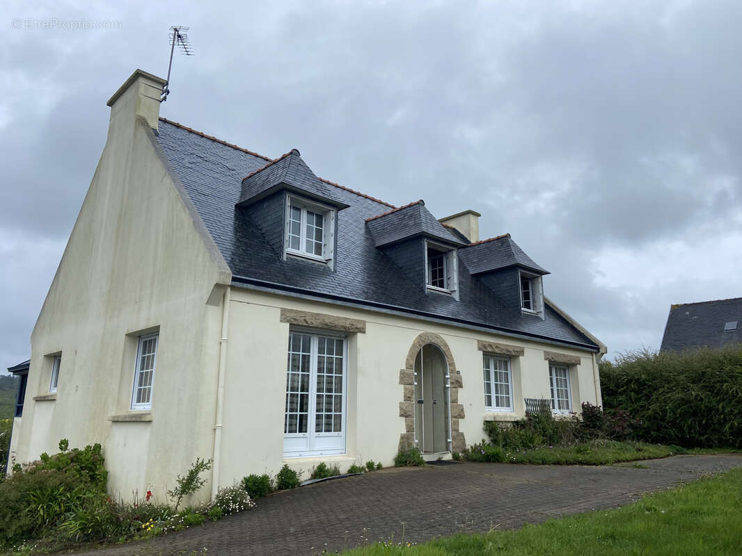 Maison à PLOMODIERN