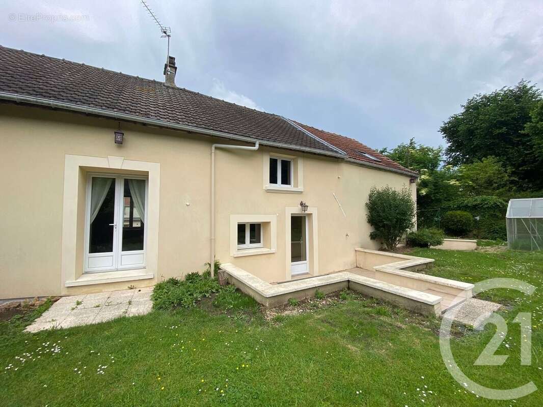 Maison à LONGPERRIER