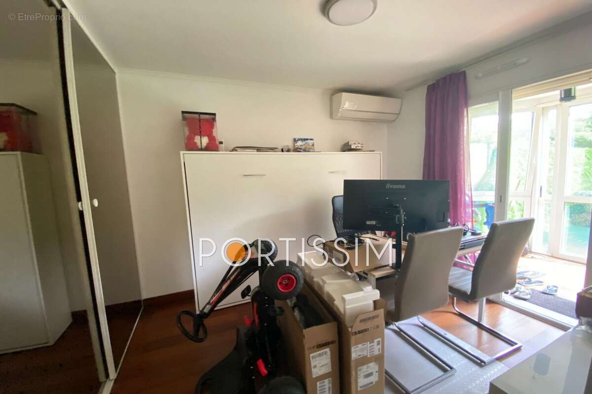 Appartement à SAINT-LAURENT-DU-VAR