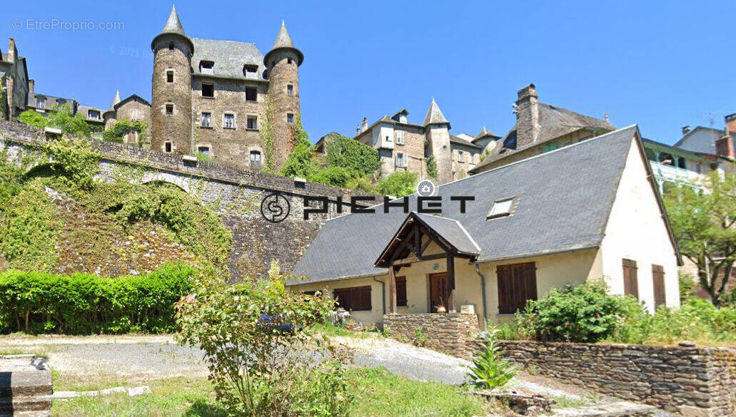 Maison à UZERCHE
