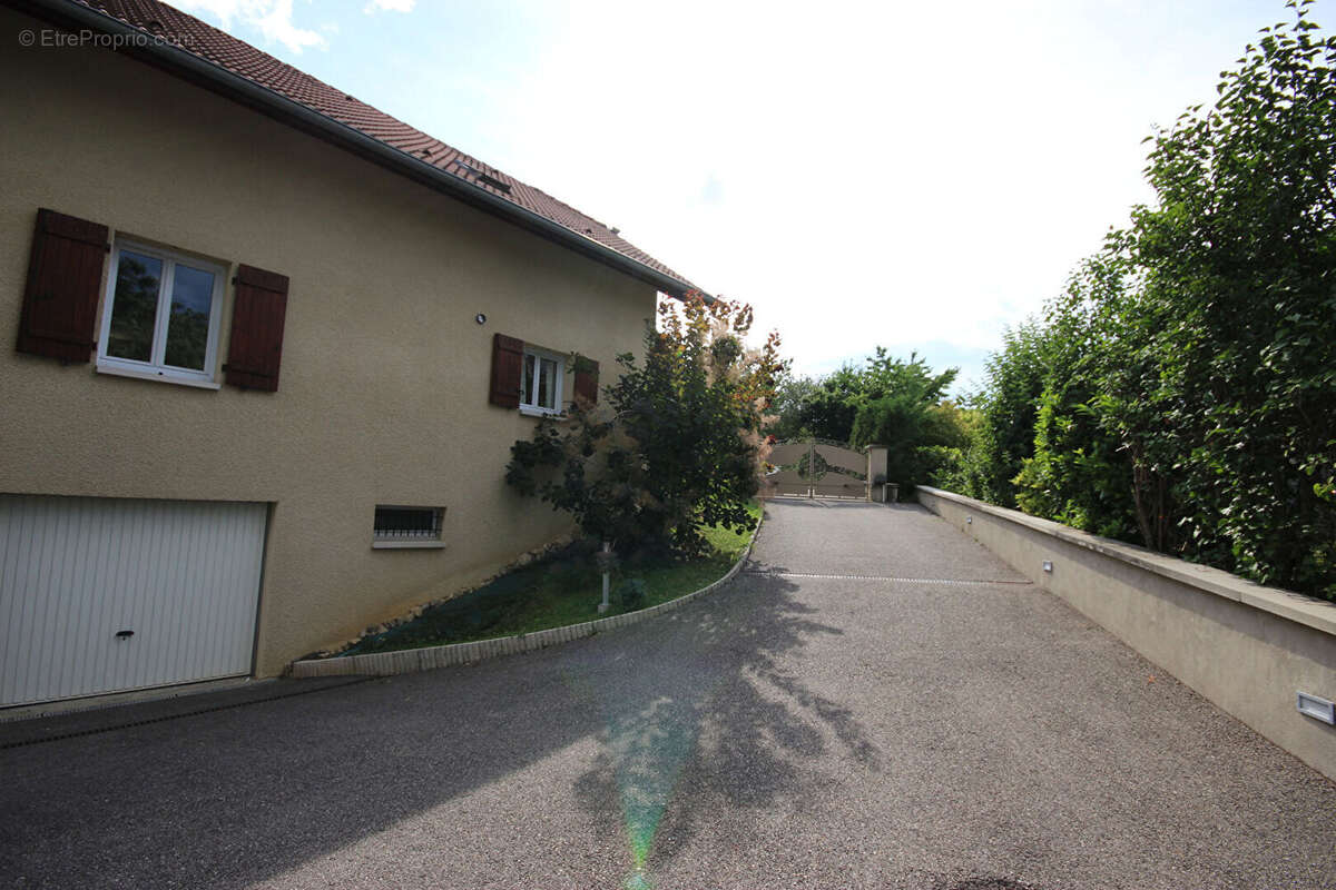 Maison à LA ROCHE-SUR-FORON