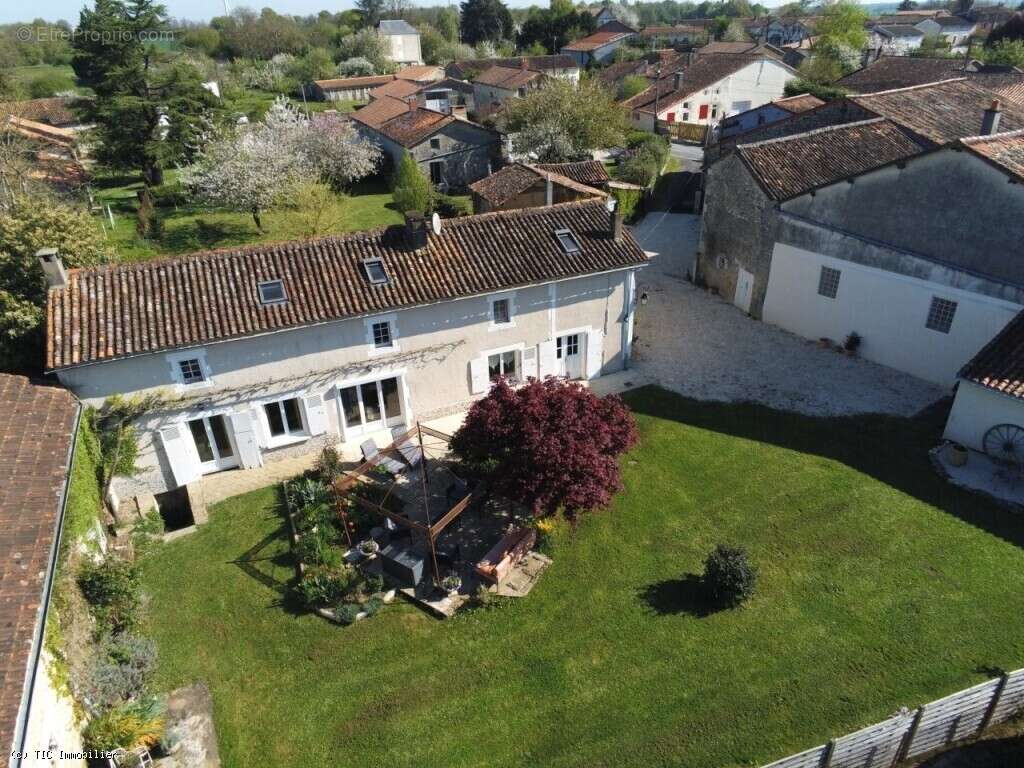 Maison à CIVRAY