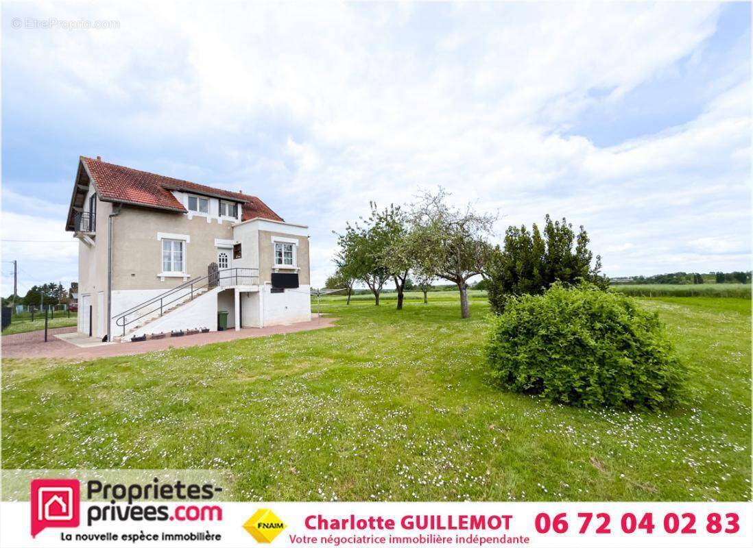 Maison à LUCAY-LE-MALE