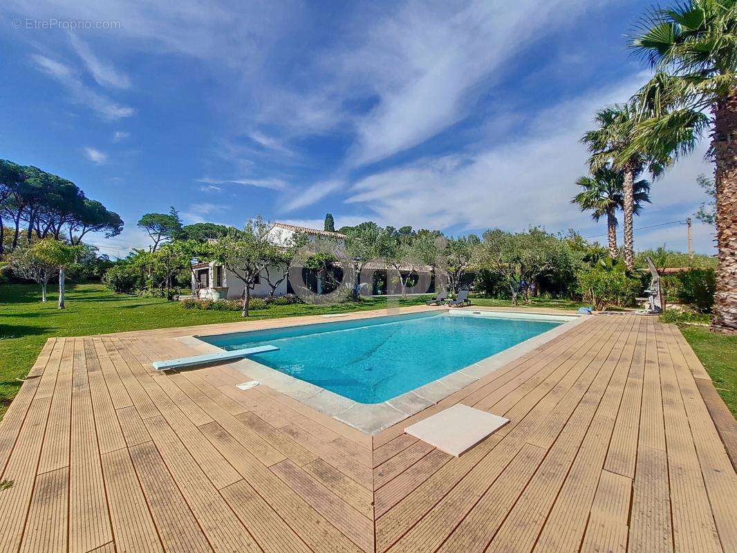 Maison à ROQUEBRUNE-SUR-ARGENS