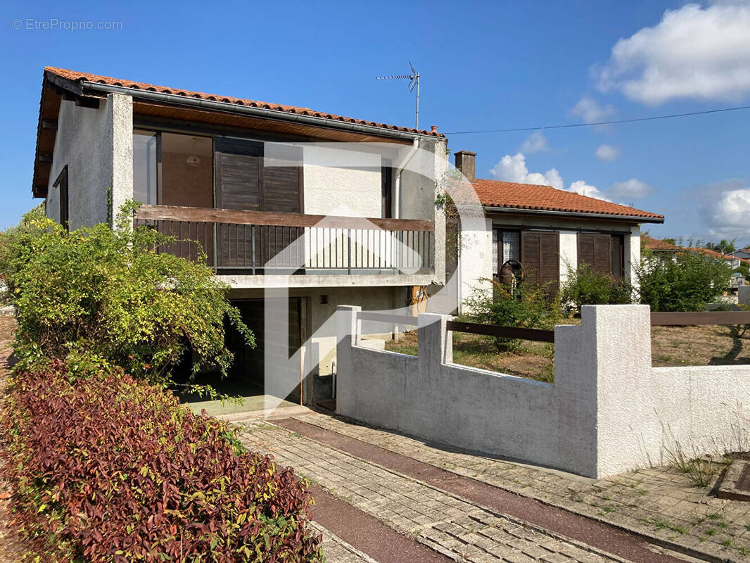 Maison à VAYRES