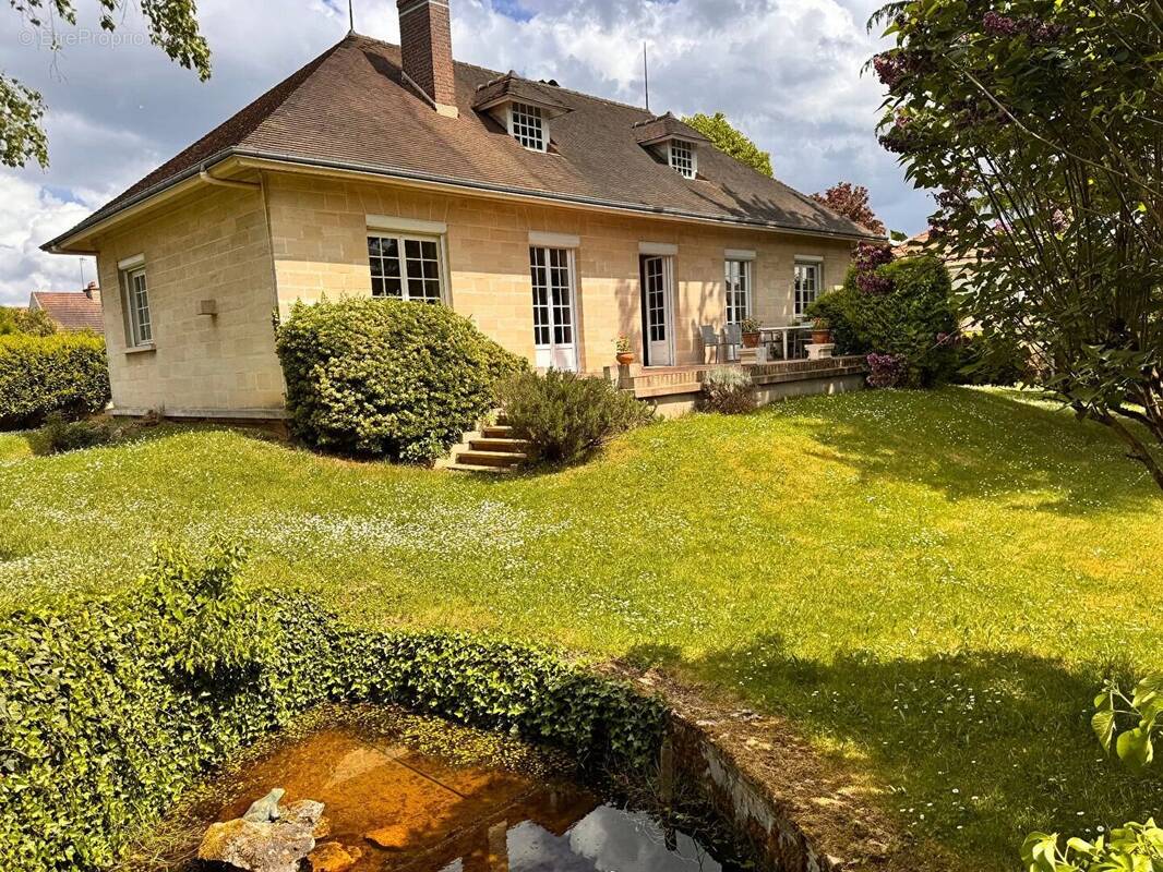 Maison à SAINT-NOM-LA-BRETECHE