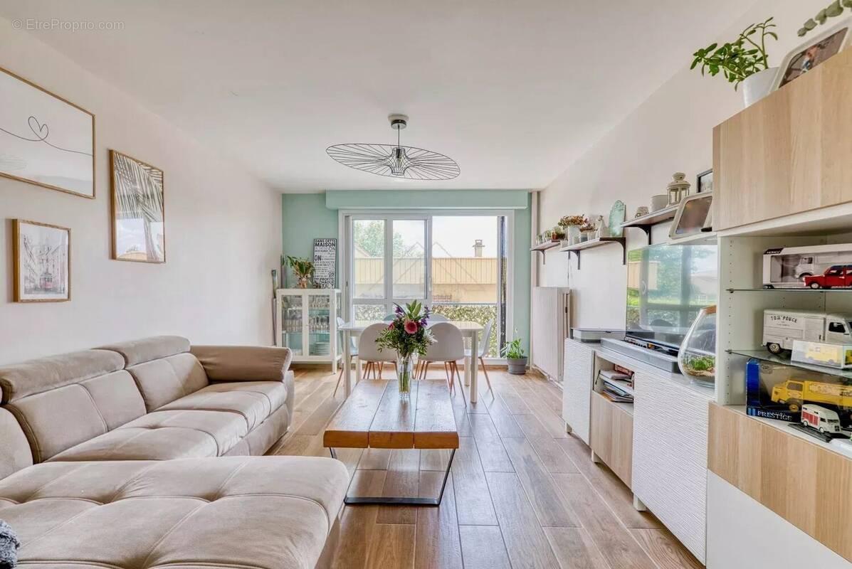 Appartement à MEYZIEU