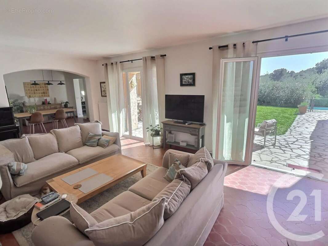 Maison à ROQUEFORT-LES-PINS
