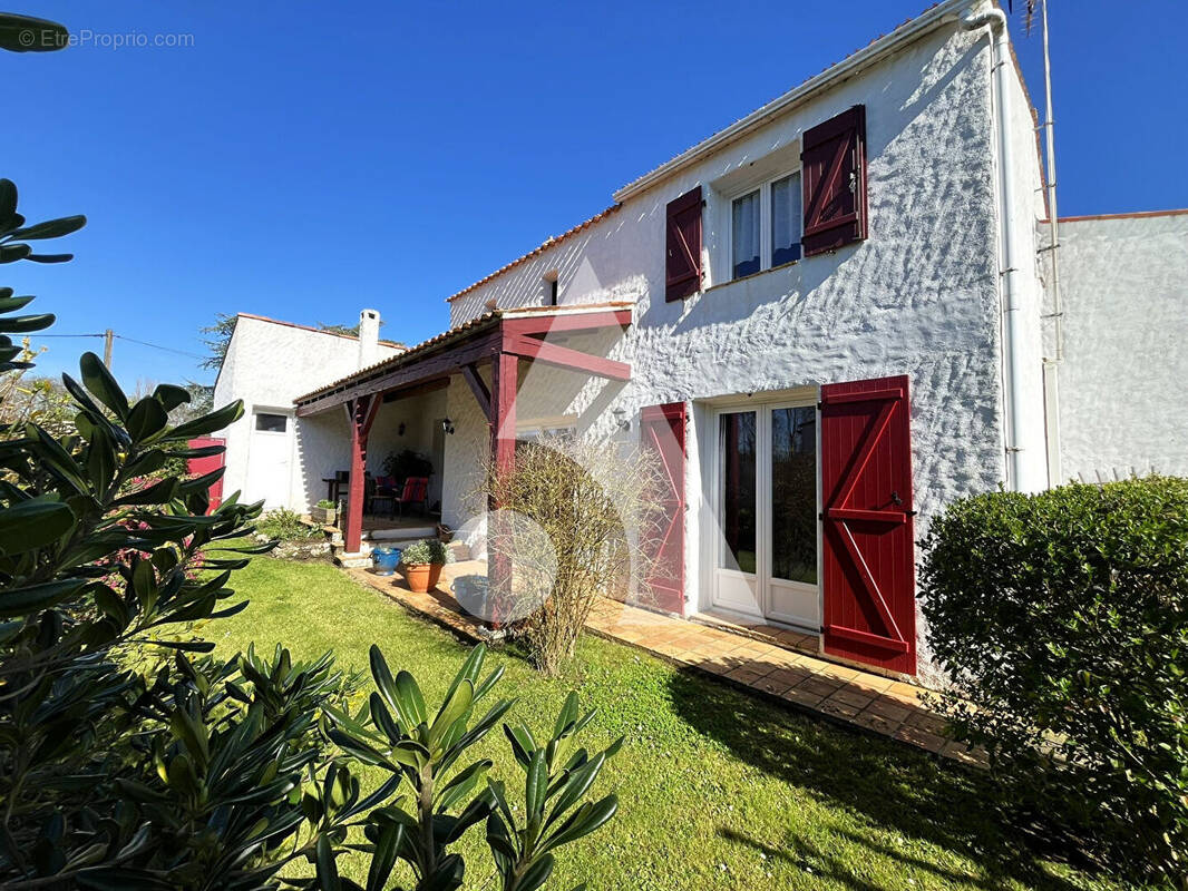 Maison à MARENNES