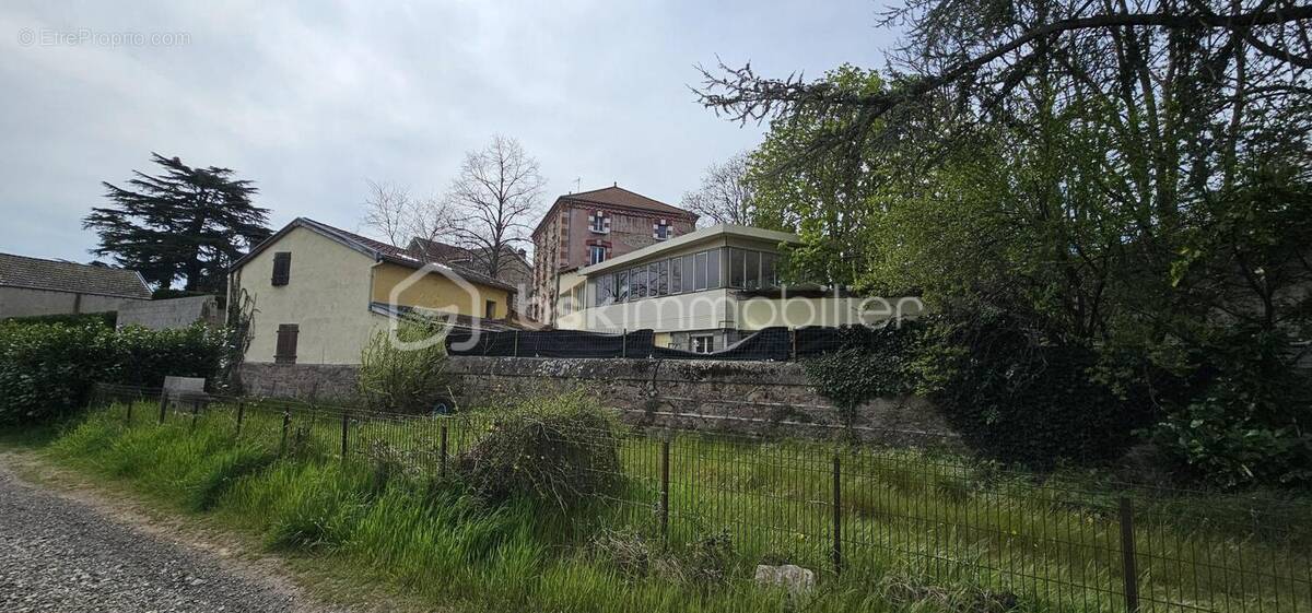 Appartement à SAINT-JUST-SAINT-RAMBERT