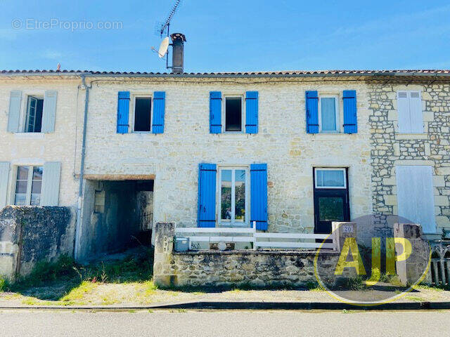 Maison à SAINT-GERMAIN-D&#039;ESTEUIL