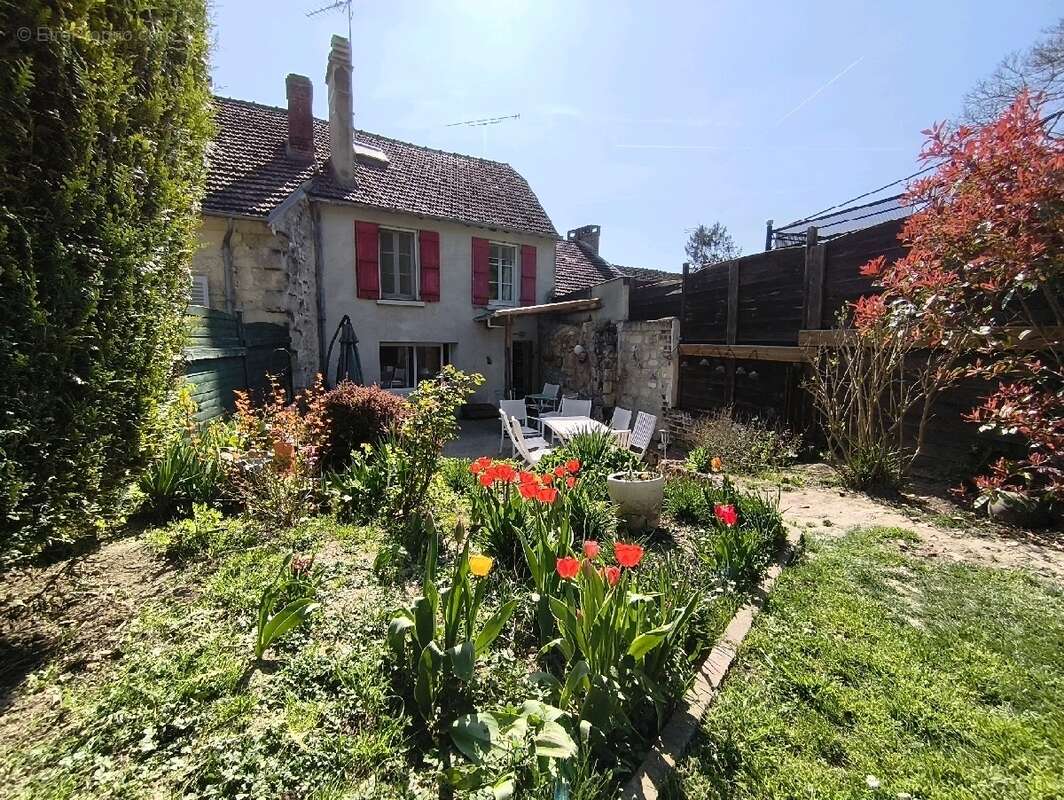 Maison à NESLES-LA-VALLEE
